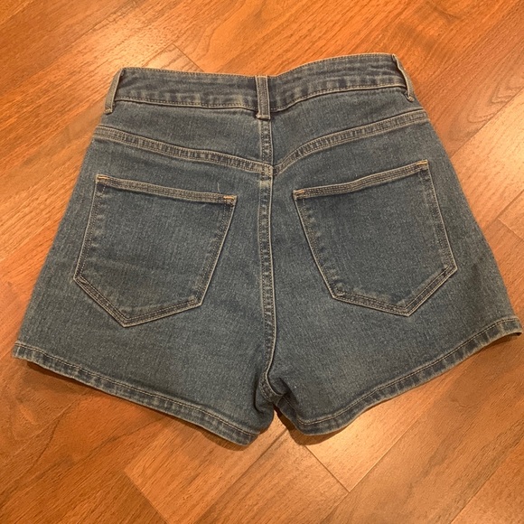 H&M high waisted denim shorts - Picture 2 of 5